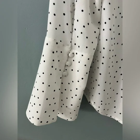 Elegant White House Black Market Flare Sleeve Blouse Size 6 Polka Dots Tie Neck - Picture 4 of 4